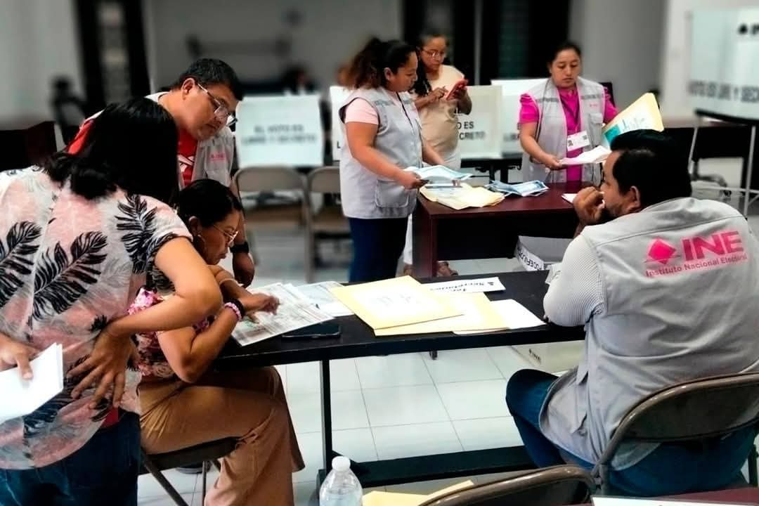 En el ejercicio se trabajó con las boletas y materiales que serán entregados a los votantes