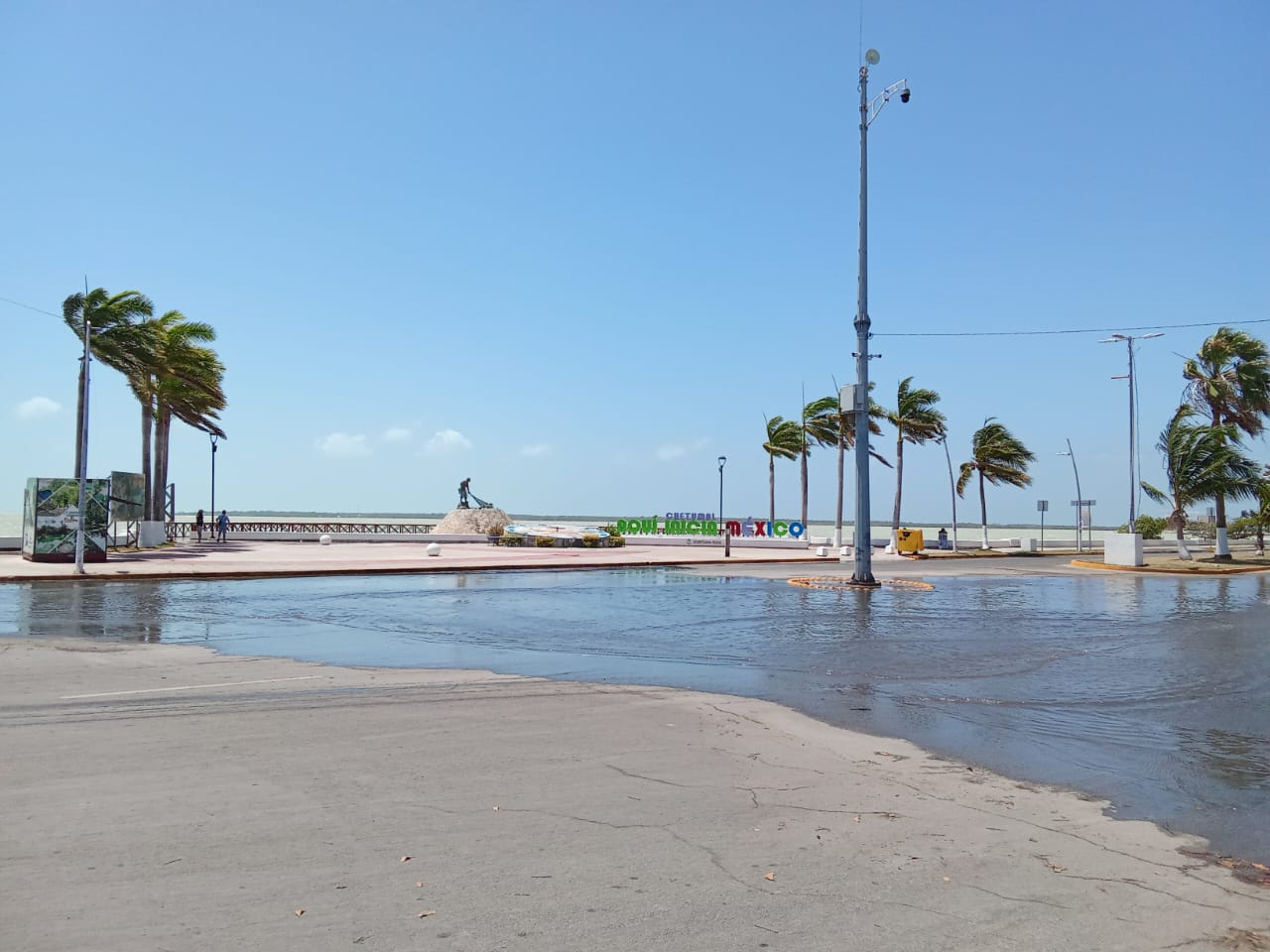 Surada desaparece playa artificial de Chetumal