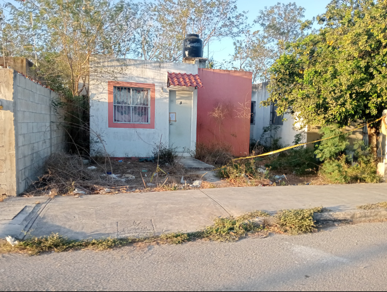 Los agentes encontraron el cuerpo suspendido con una soga, en la colonia Santa Cruz Palomeque Los agentes encontraron el cuerpo suspendido con una soga, en la colonia Santa Cruz Palomeque
