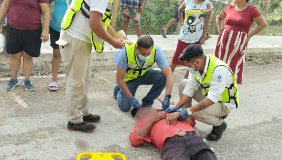 En Escárcega, ebrio motociclista atropella a ancianito y lo abandona con lesiones graves
