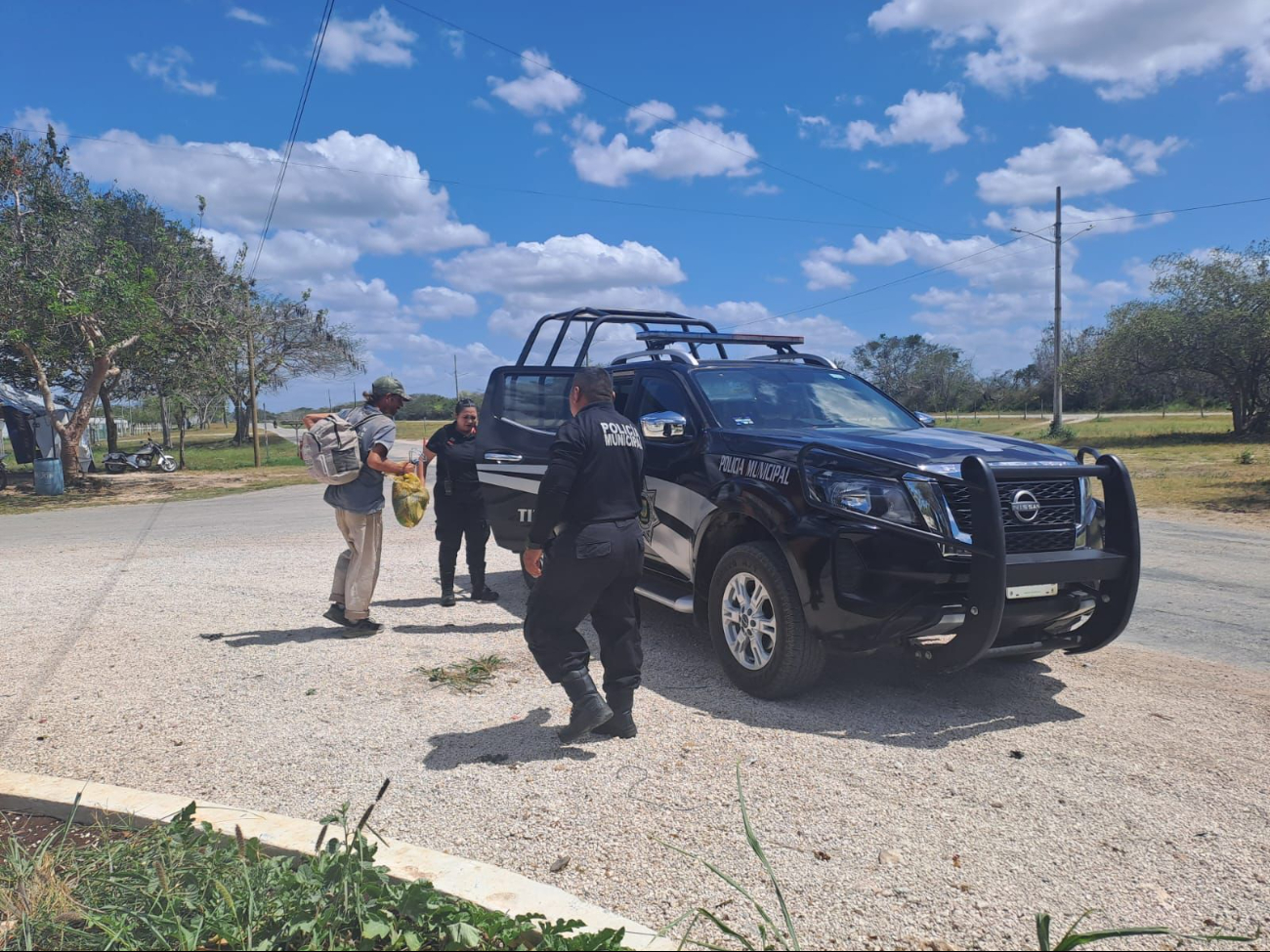La Policía de Tizimín dialogó con el hombre, quien dijo que no contaba con documentación La Policía de Tizimín dialogó con el hombre, quien dijo que no contaba con documentación