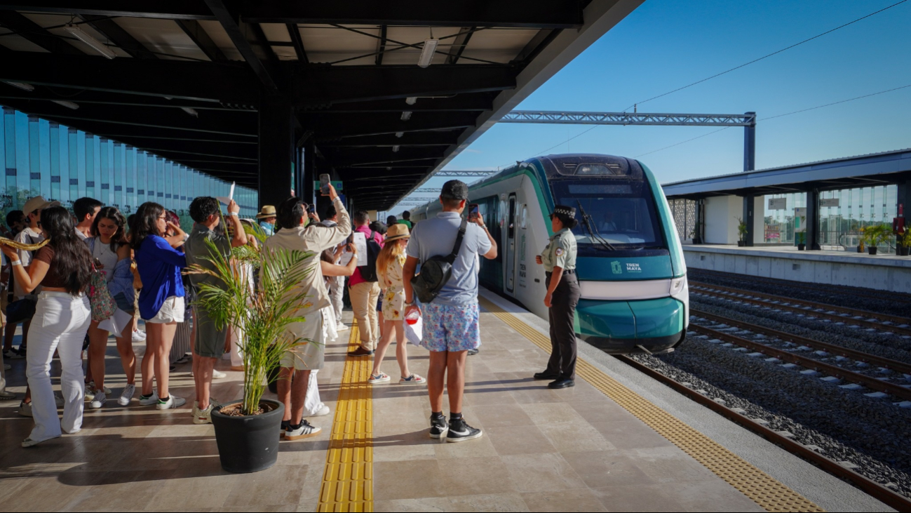 El ferroviario ha superando los vuelos que llegan al Aeropuerto Internacional de la ciudad capital