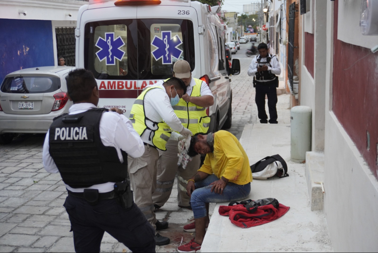 Dos lesionados con machete y un detenido, tras pelea campal en el Parque Campeche 