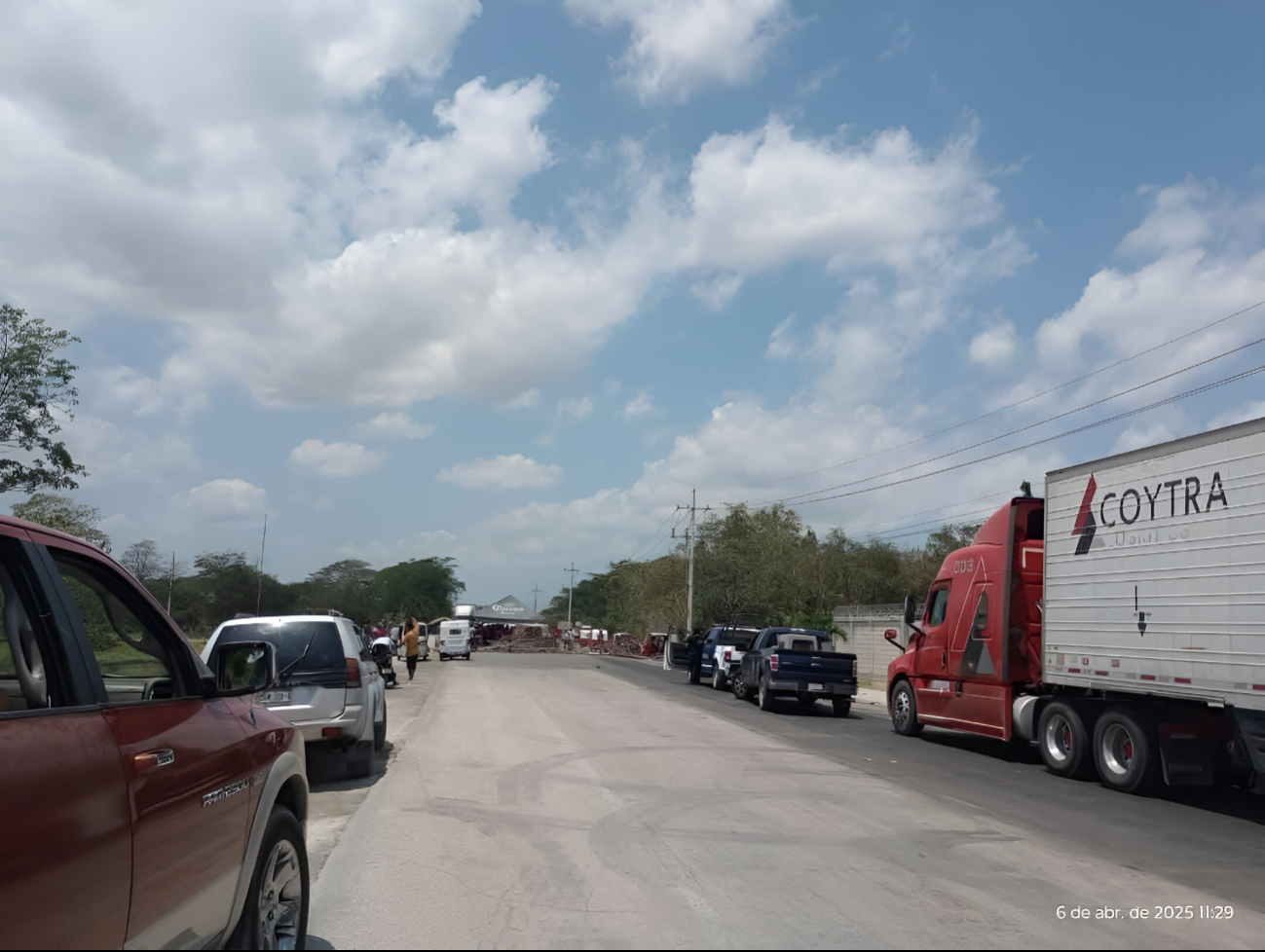 Sería una solución a la pérdida de tiempo, el riesgo de accidentes y el daño a la infraestructura urbana. Sería una solución a la pérdida de tiempo, el riesgo de accidentes y el daño a la infraestructura urbana.