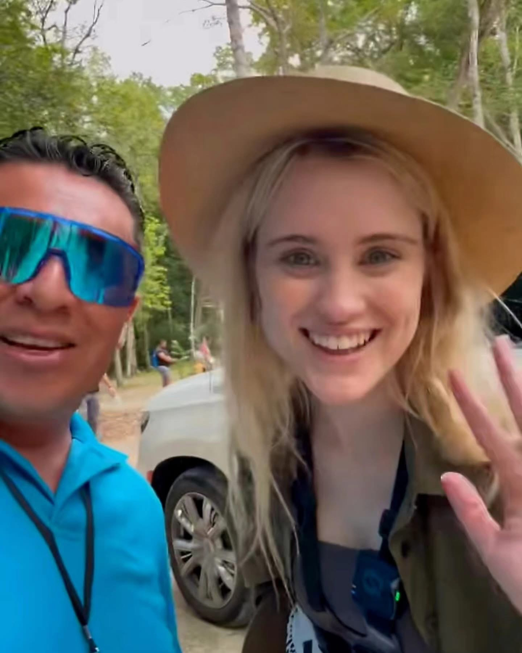 Fue acompañado por el guía local David René Dzul, quien habló con la novia del youtuber Fue acompañado por el guía local David René Dzul, quien habló con la novia del youtuber