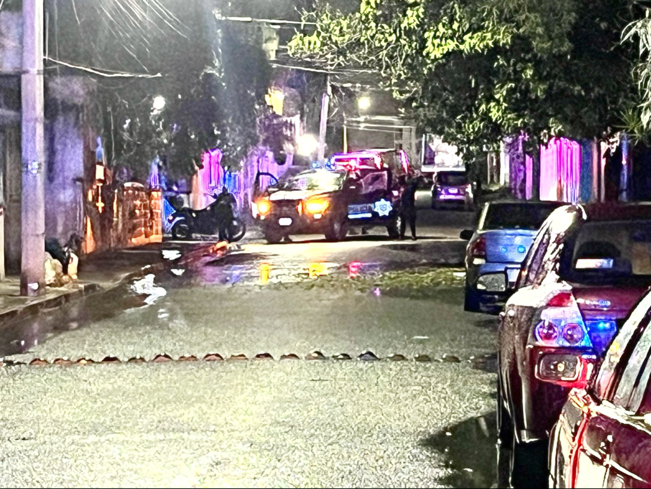 obre la calle 6, entre avenidas 9 y 11, encontraron a un hombre, de aproximadamente 35 años de edad, el cual también estaba amarrado con un cable obre la calle 6, entre avenidas 9 y 11, encontraron a un hombre, de aproximadamente 35 años de edad, el cual también estaba amarrado con un cable