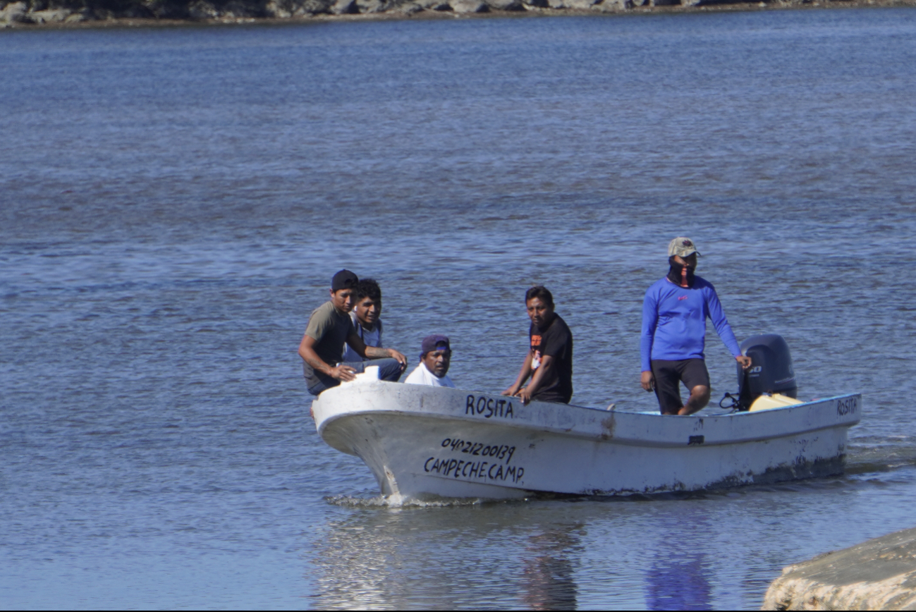 Se recomienda a los hombres llevar el equipo completo al navegar. Se recomienda a los hombres llevar el equipo completo al navegar.