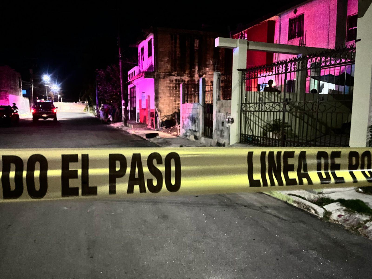 Al recibir la descarga, su cuerpo cayó sobre el balcón de una vivienda