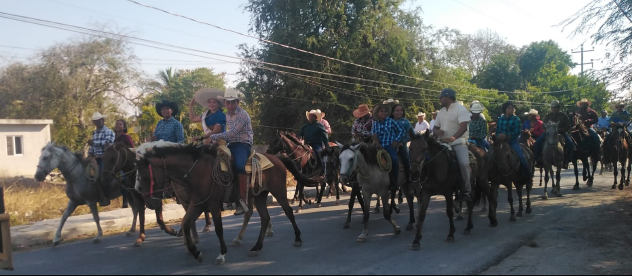 Decenas de jinetes recorren Sabancuy en arranque de la feria ganadera Decenas de jinetes recorren Sabancuy en arranque de la feria ganadera