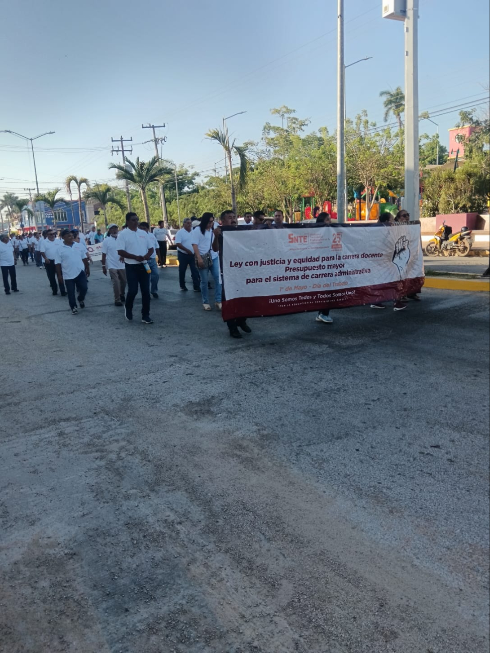 El desfile tuvo una duración aproximada de una hora, empezando a las 8:00 am