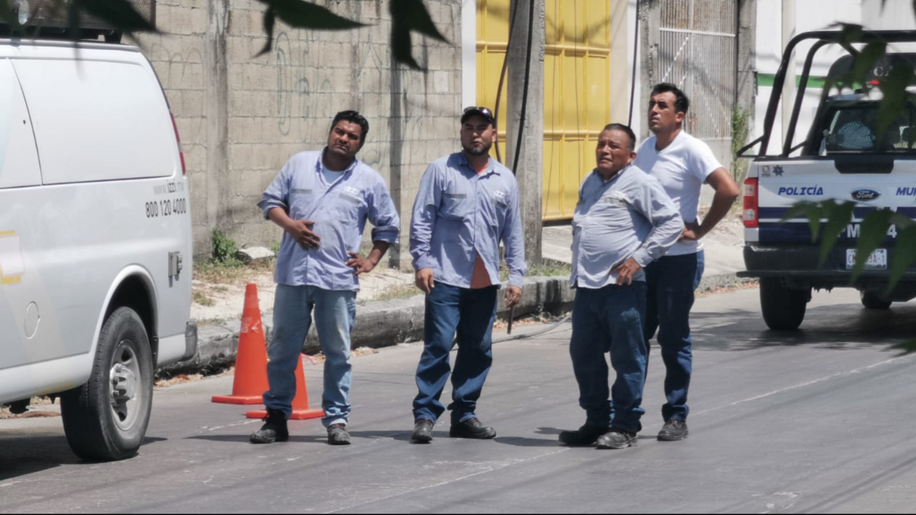 Los trabajos continúan, pero la avenida sigue parcialmente bloqueada Los trabajos continúan, pero la avenida sigue parcialmente bloqueada