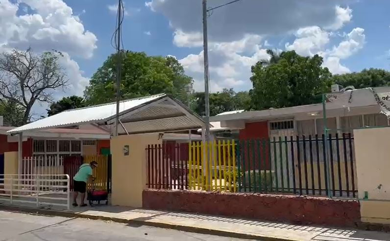 Delincuentes roban cableado y tubería en preescolar campechano