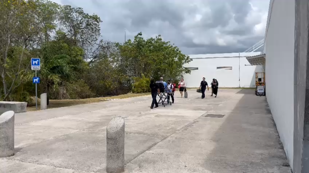 El médico de la terminal determinó que requería traslado a un hospital. El médico de la terminal determinó que requería traslado a un hospital.