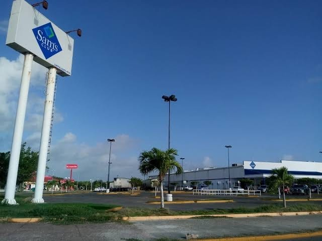Robo a plena luz del día en supermercado de Chetumal