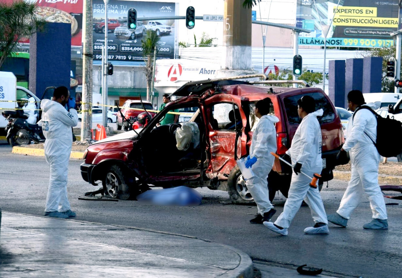 Presuntamente, la camioneta era guiada a exceso de velocidad. Presuntamente, la camioneta era guiada a exceso de velocidad.