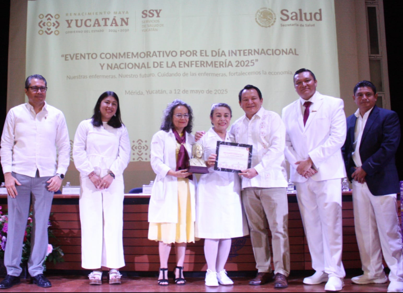 Joaquín Díaz Mena  rinde homenaje a las enfermeras yucatecas por su entrega y compromiso con la salud