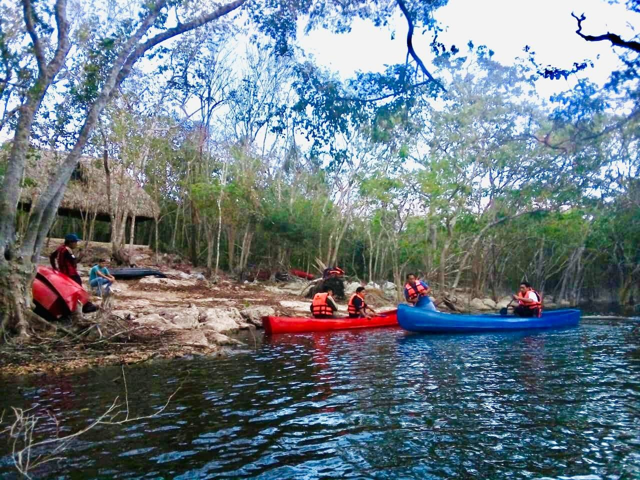 Paseos en kayak, senderismo, campamentos y alimentos, otra oferta. Paseos en kayak, senderismo, campamentos y alimentos, otra oferta.