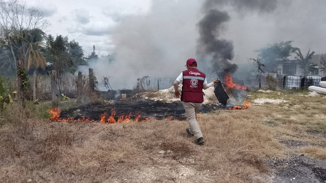 Aunque no hubo pérdidas materiales, Protección Civil exhortó a la población a extremar precauciones al quemar basura. Aunque no hubo pérdidas materiales, Protección Civil exhortó a la población a extremar precauciones al quemar basura.