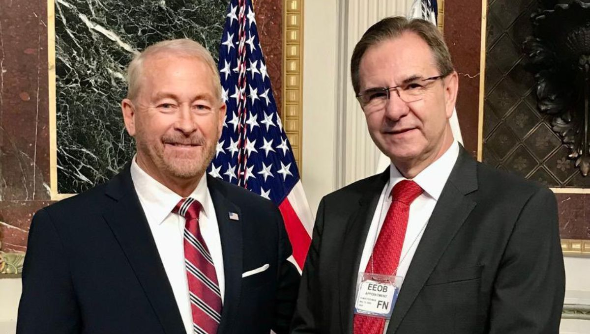 Ronald Johnson rinde protesta como embajador de EU en México y promete fortalecer relación bilateral