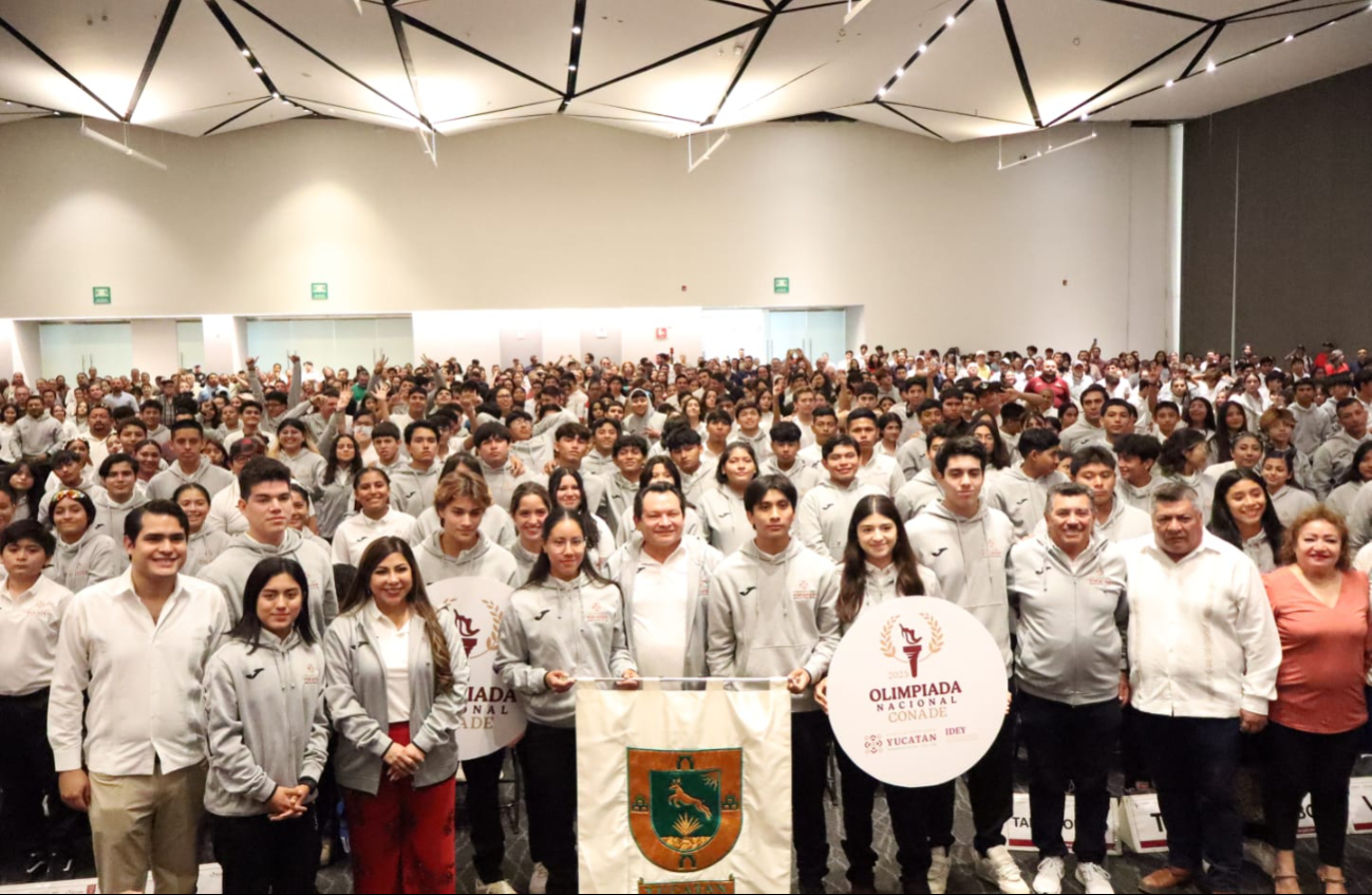 Encabeza Joaquín Díaz Mena el abanderamiento de deportistas yucatecos que participarán en la Olimpiada Nacional 2025 