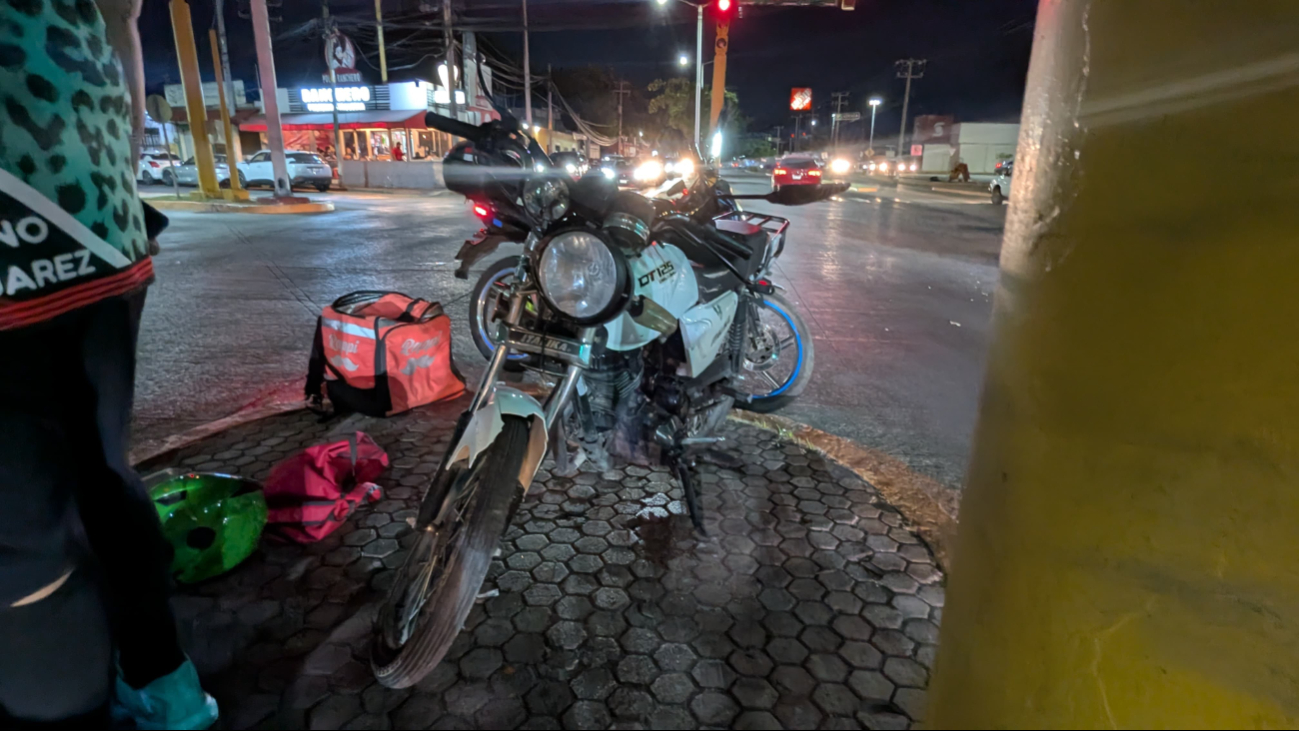 Choque entre camioneta y moto genera caos vial en avenida 31 de Ciudad del Carmen