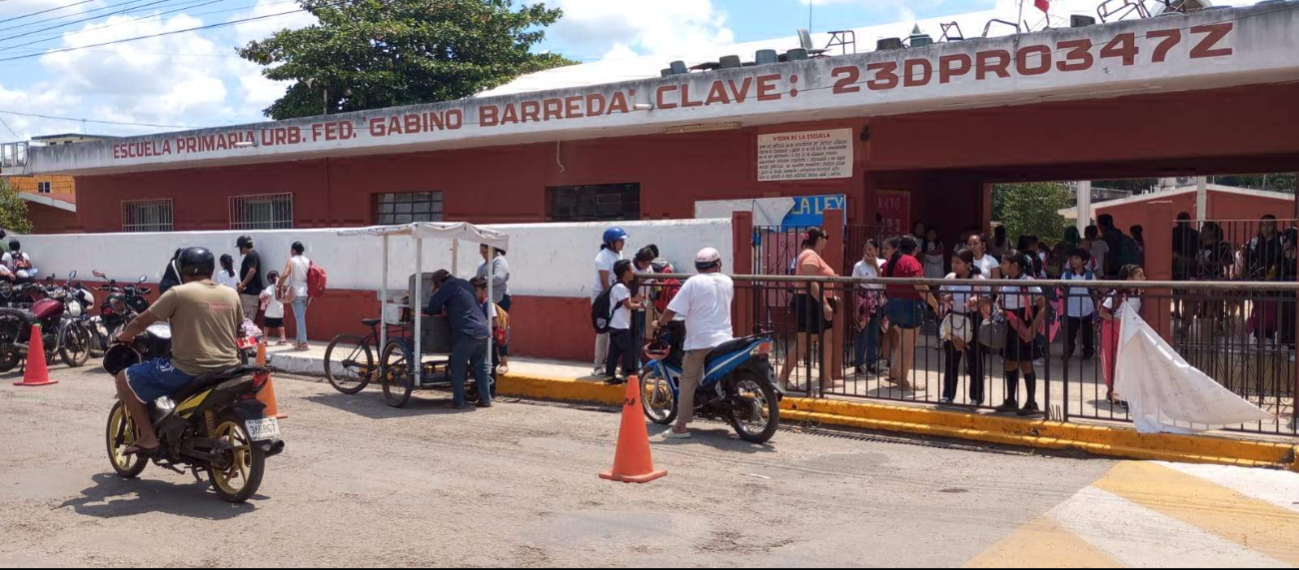 Locatarios cercanos a los planteles prevén pérdidas en sus bolsillos por la inactividad Locatarios cercanos a los planteles prevén pérdidas en sus bolsillos por la inactividad