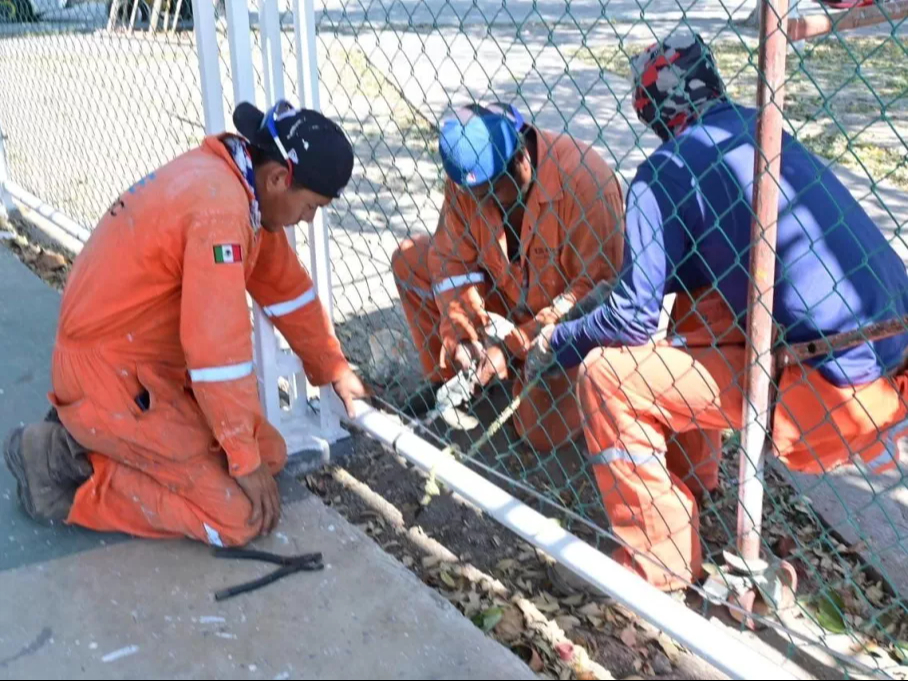 Se evitó dejar fuera a trabajadores sindicalizados como se pretendía originalmente. Se evitó dejar fuera a trabajadores sindicalizados como se pretendía originalmente.