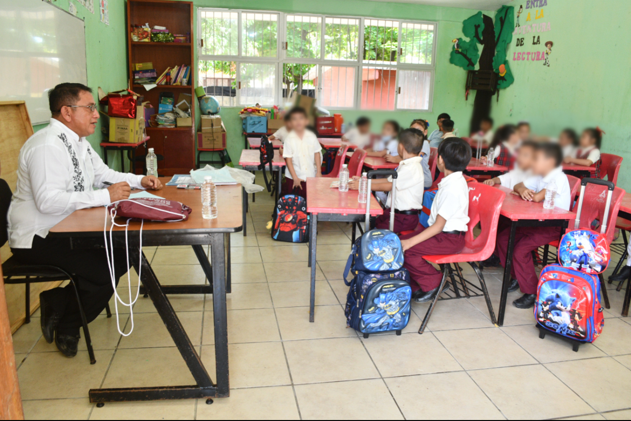  Docencia, una labor mal recompensada: Profesor en Campeche   
