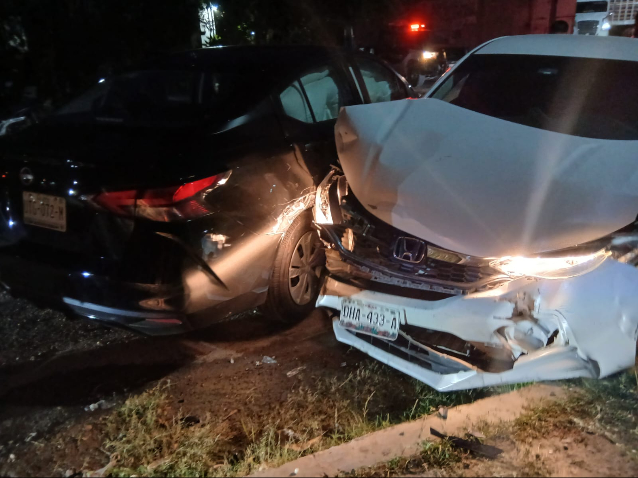 El choque sucedió alrededor de las 19:15 horas, cuando el conductor del Versa no respetó el alto obligatorio. El choque sucedió alrededor de las 19:15 horas, cuando el conductor del Versa no respetó el alto obligatorio.