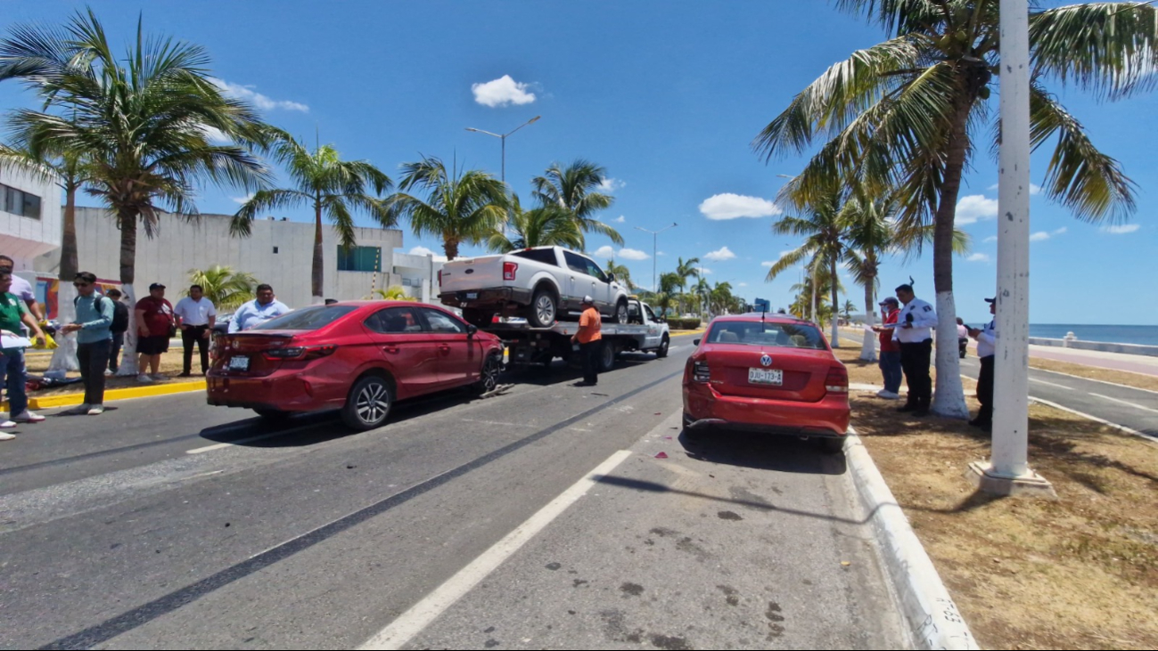 Choque múltiple deja un herido y tres vehículos dañados en Campeche