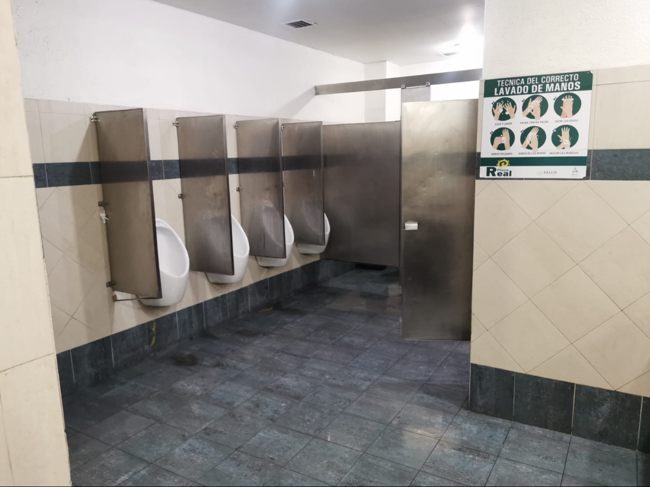 El misterioso hecho ocurrió sin que vigilantes ni cámaras pudieran detectar al responsable. El misterioso hecho ocurrió sin que vigilantes ni cámaras pudieran detectar al responsable.