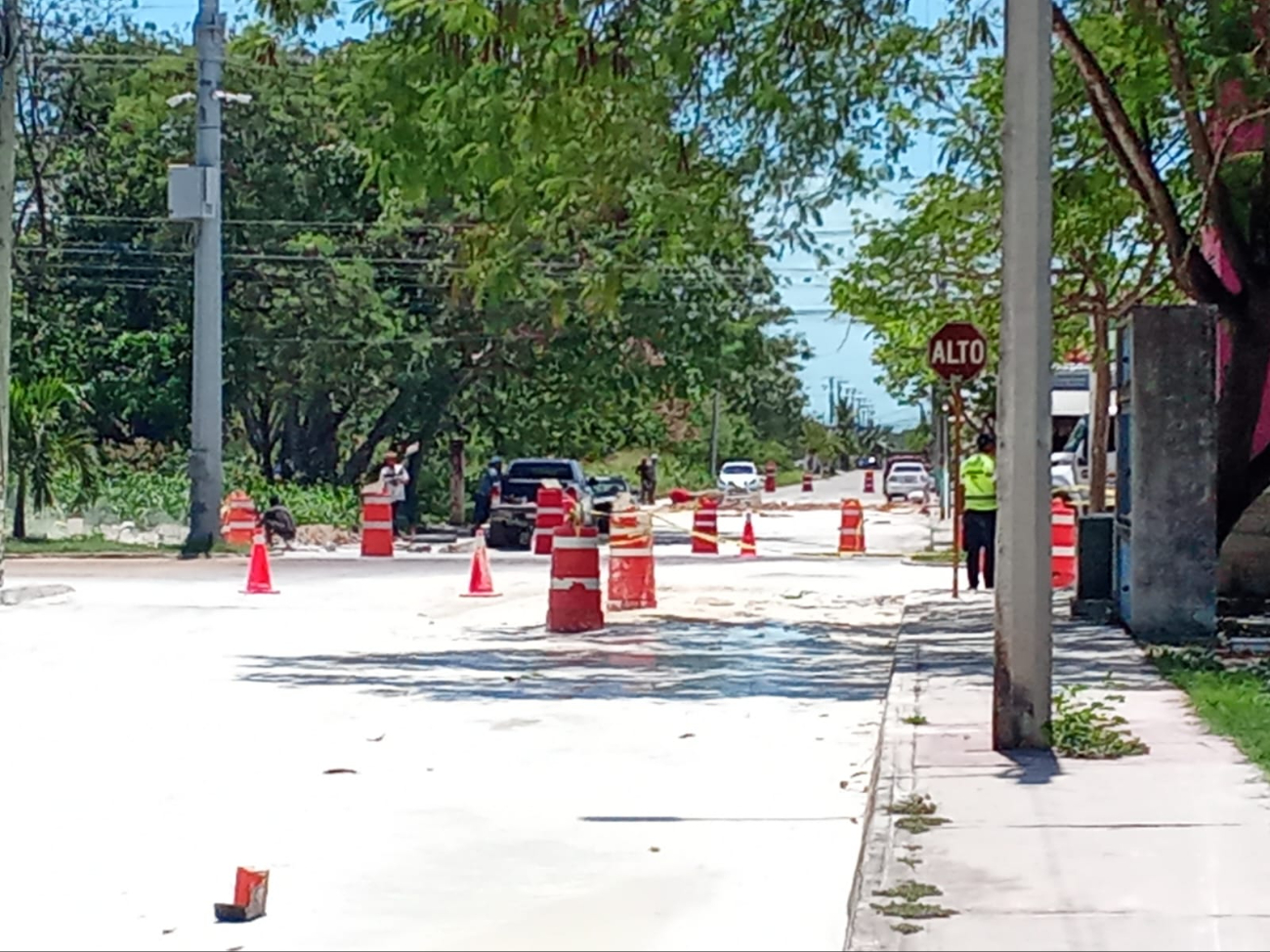 Ciudadanos reprueban cierre de vialidad por obras municipales en Chetumal
