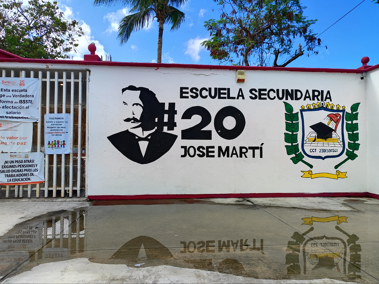 La Asociación de Padres de la primaria “Ernesto Villanueva” señaló que los estudiantes son presas de la inseguridad La Asociación de Padres de la primaria “Ernesto Villanueva” señaló que los estudiantes son presas de la inseguridad