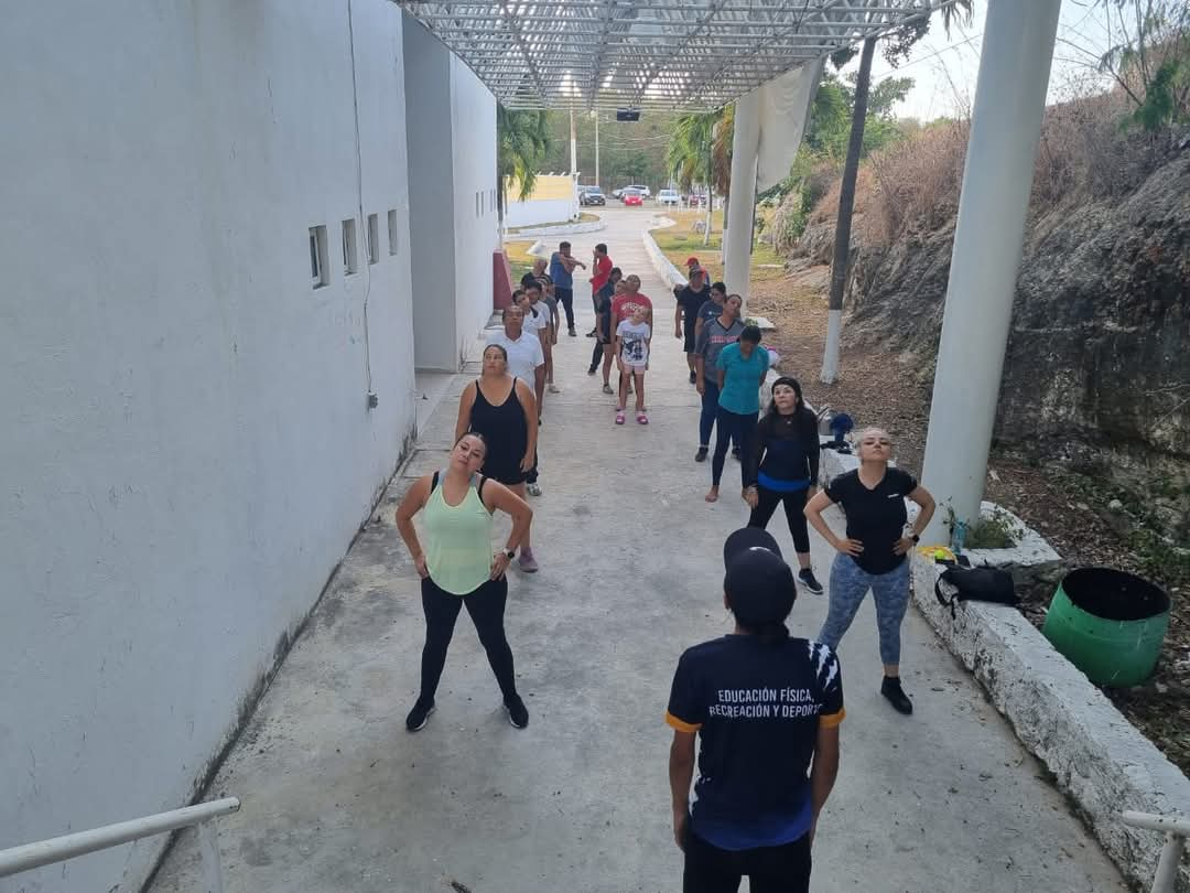 Mamás de gimnastas se activan contra el sedentarismo en Campeche