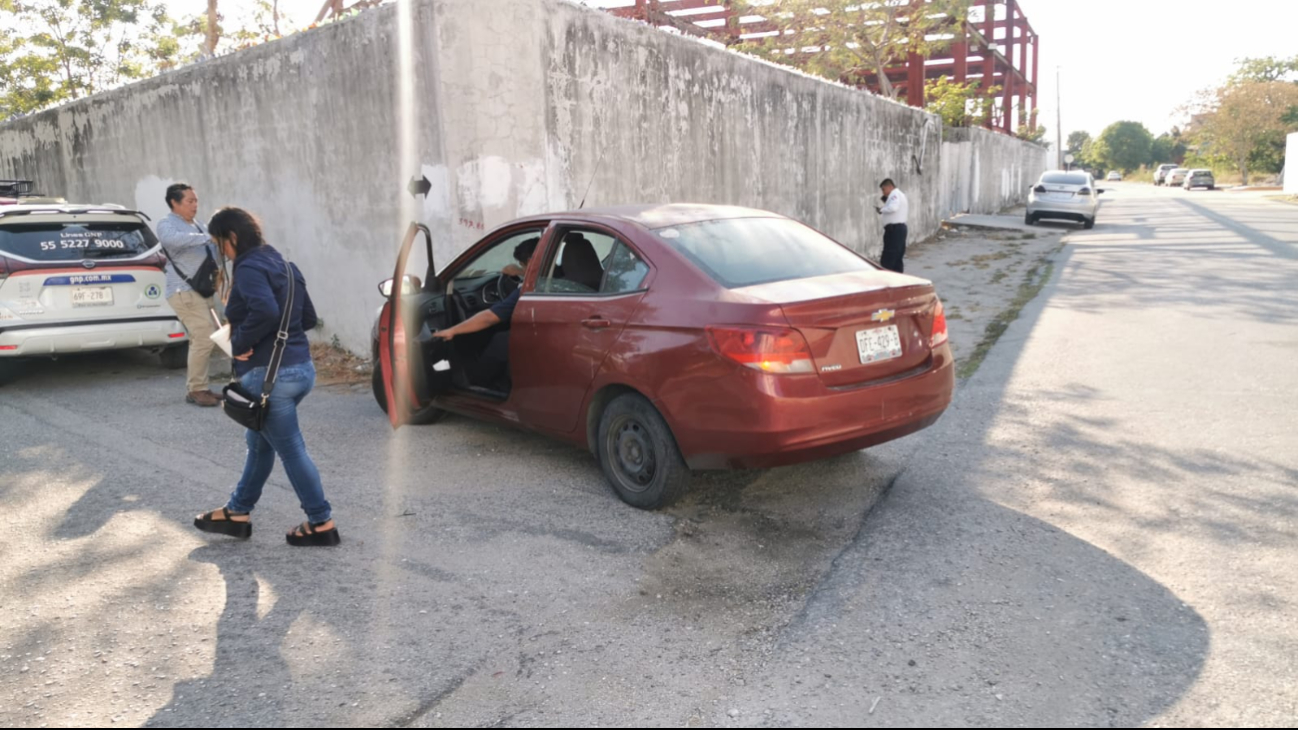 Solo se reportaron daños materiales tanto en el vehículo como en la barda. Solo se reportaron daños materiales tanto en el vehículo como en la barda.