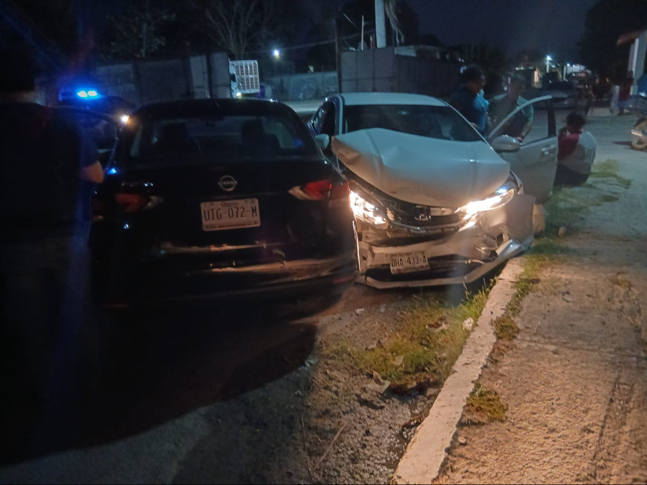 Aparatoso choque entre dos autos en Escárcega: Bolsas de aire evitan tragedia