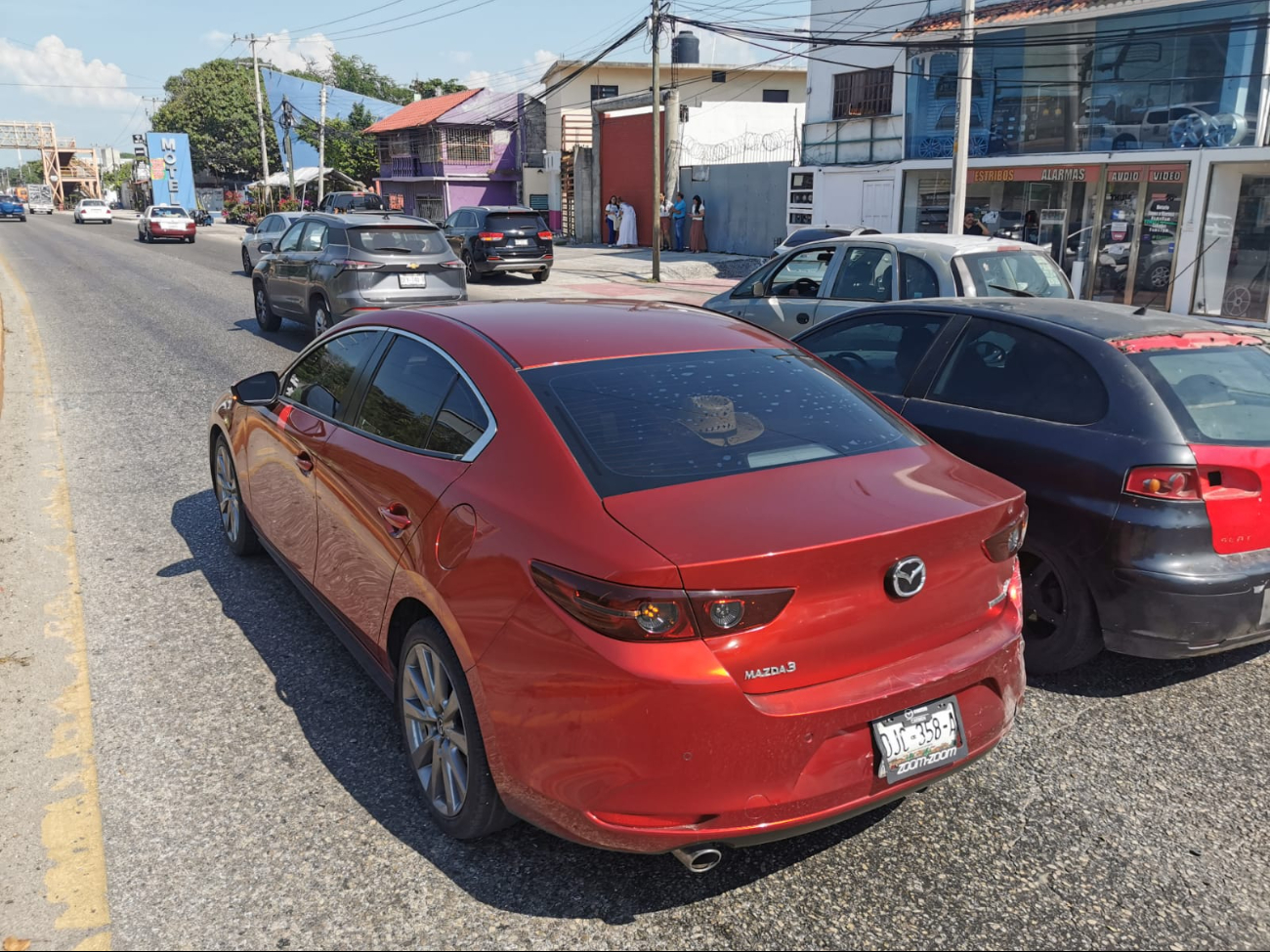 Fuerte choque en la Avenida Cuatro Carriles deja caos vial en Ciudad del Carmen
