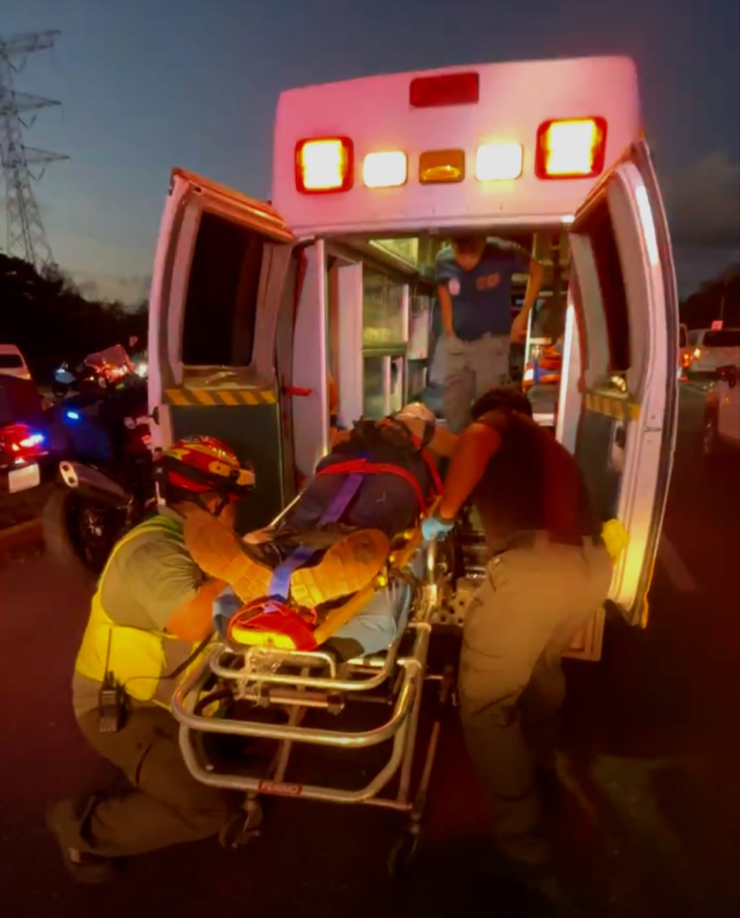 Debido a la cercanía, fueron trasladados los obreros a hospitales de Playa del Carmen. Debido a la cercanía, fueron trasladados los obreros a hospitales de Playa del Carmen.