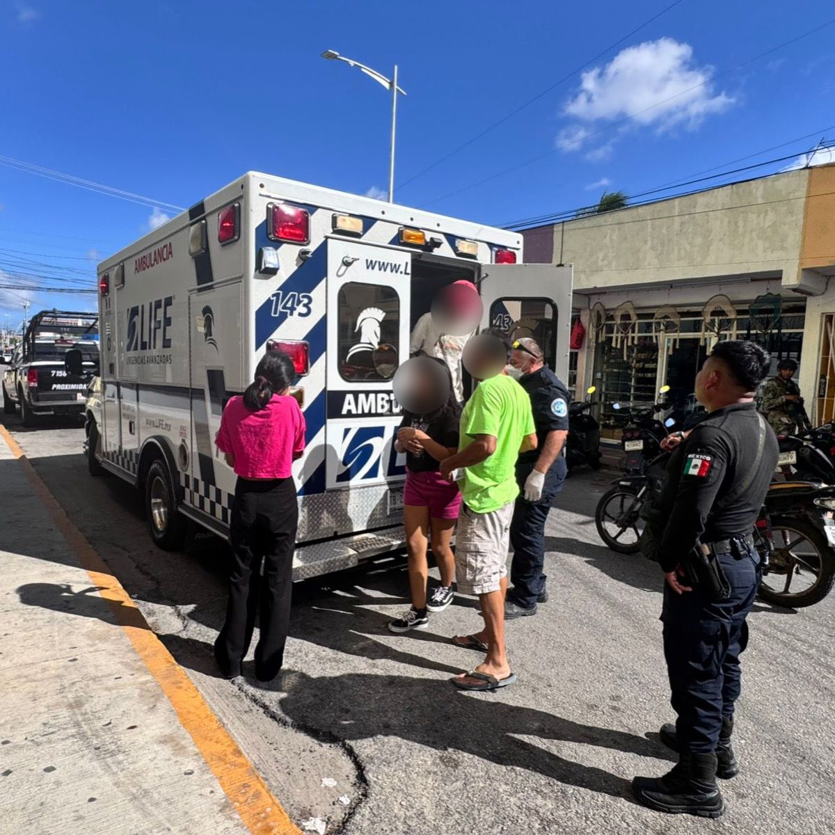 La joven presuntamente secuestrada pudo ser localizada, recibiendo después apoyo paramédico. La joven presuntamente secuestrada pudo ser localizada, recibiendo después apoyo paramédico.