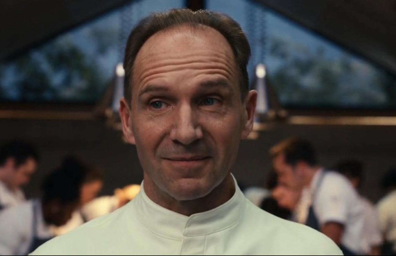 Ralph Fiennes es un reconocido actor británico que fue elegido para ser el presidente Snow
