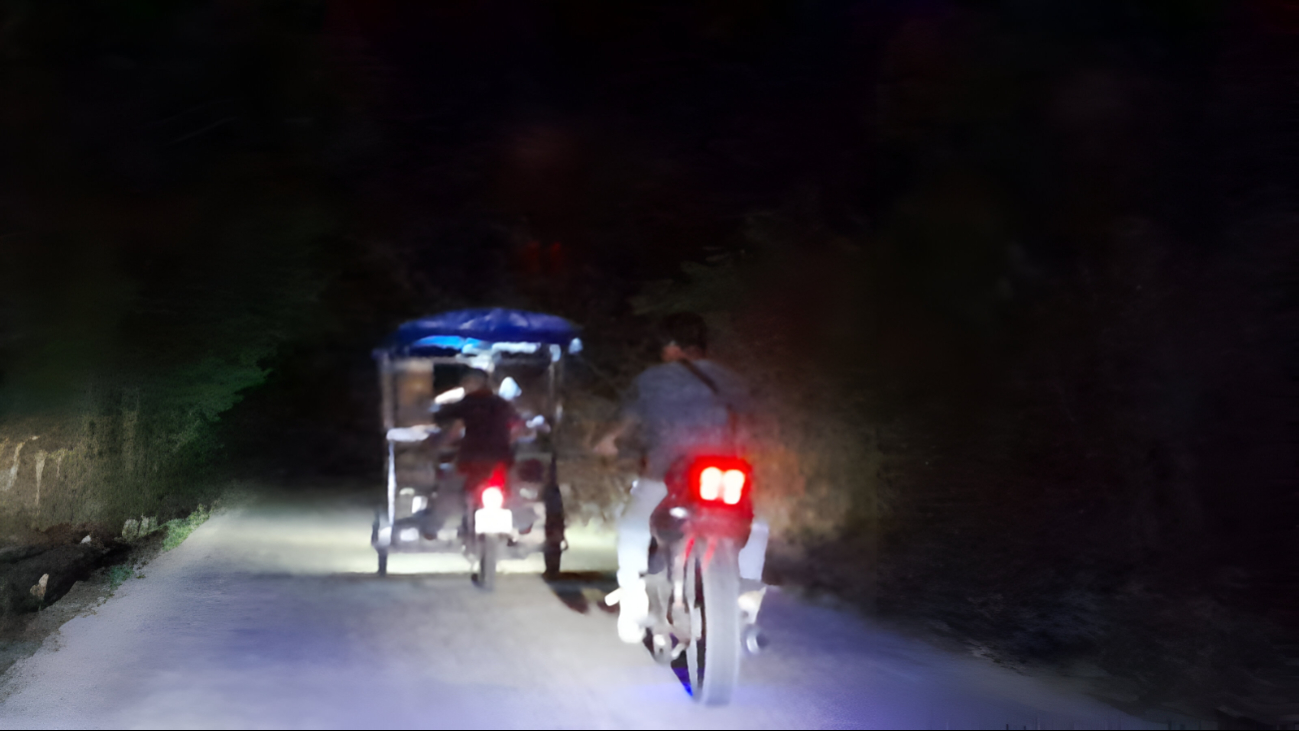 Menores sin casco sufren graves lesiones tras derrapar en motocicleta en Calkiní