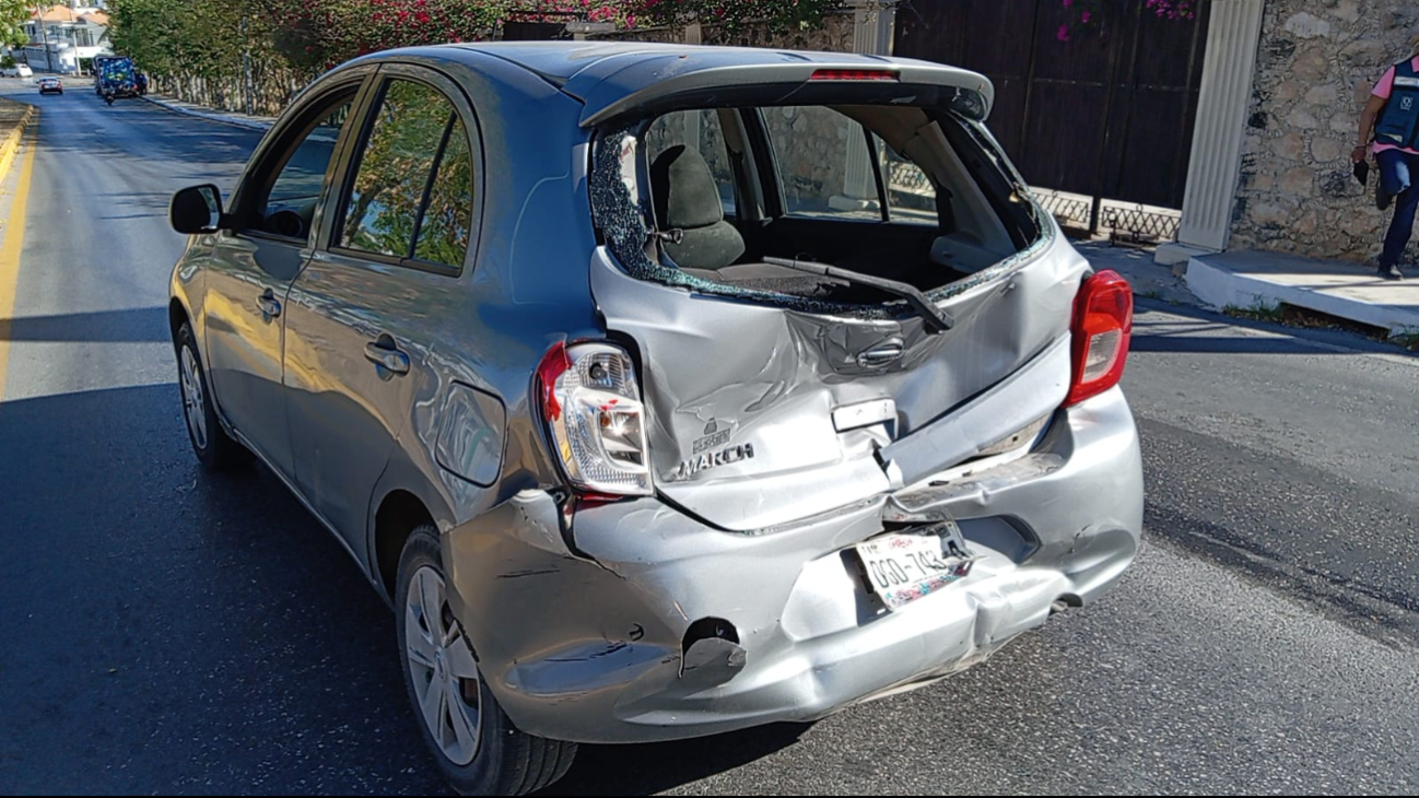 Exceso de velocidad provoca accidente en Av. Portillo Campeche