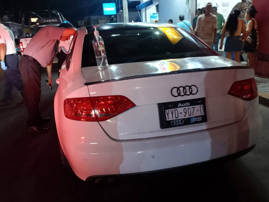 La joven mujer murió dentro del automóvil, hace un mes había dado a luz.