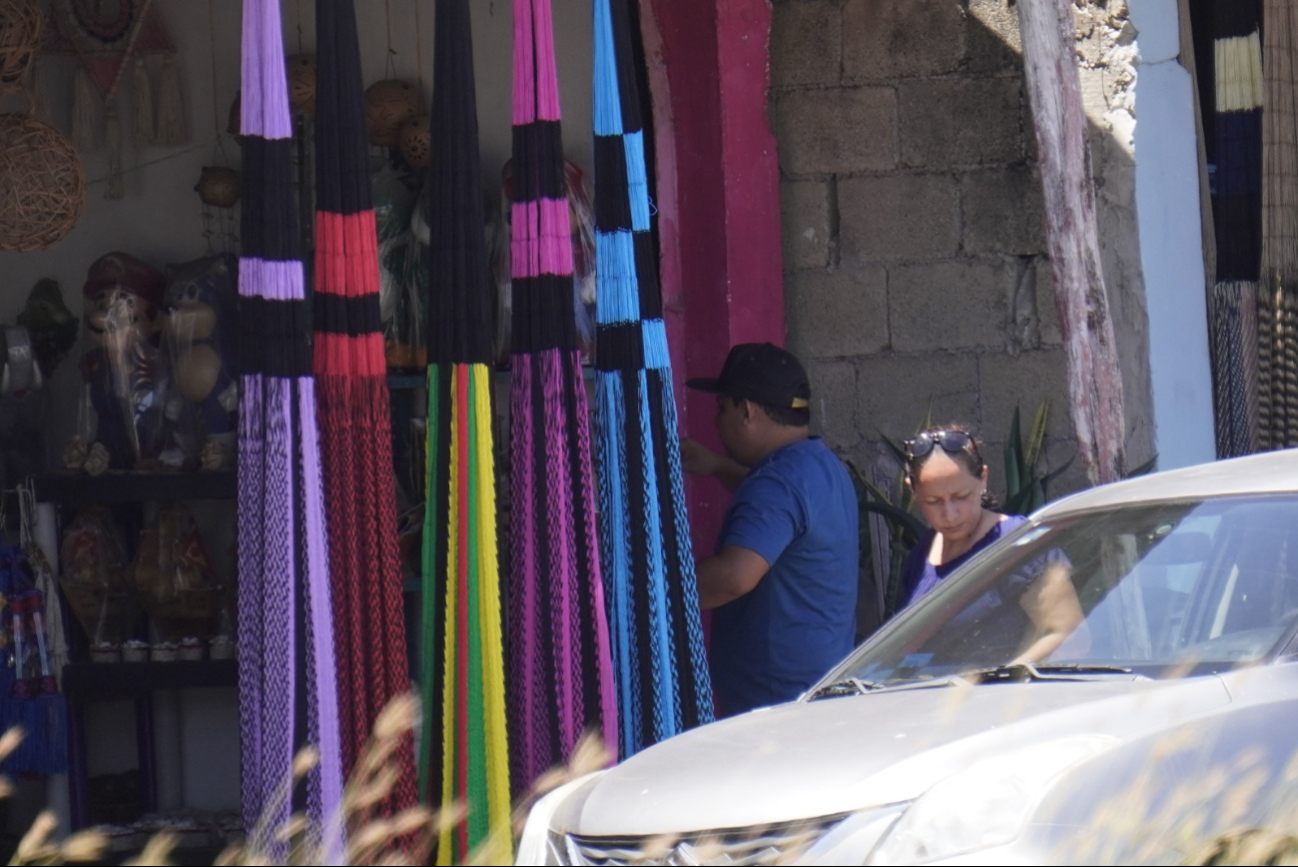 Internos de la cárcel de Campeche  venden artesanías con apoyo de sector público y privado