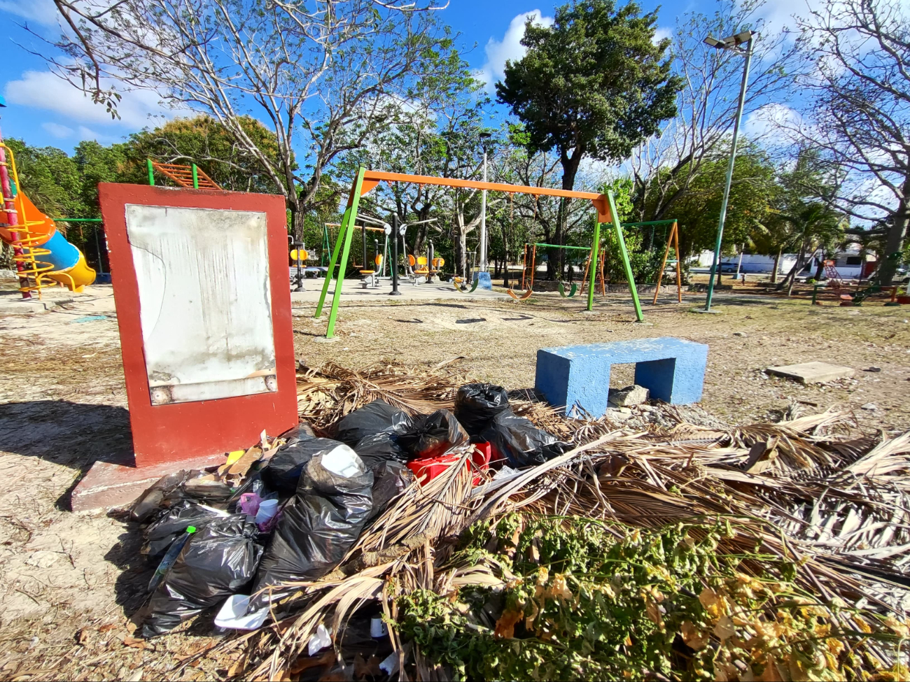 Cada vez hay más basura y desechos en el parque, ante la ausencia de autoridades. Cada vez hay más basura y desechos en el parque, ante la ausencia de autoridades.