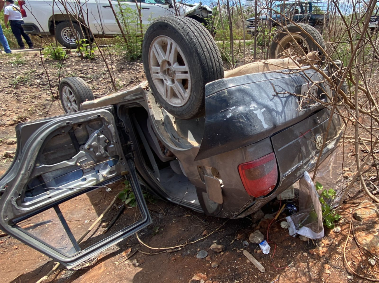 El conductor intentó esquivar un bache y fue chocado El conductor intentó esquivar un bache y fue chocado
