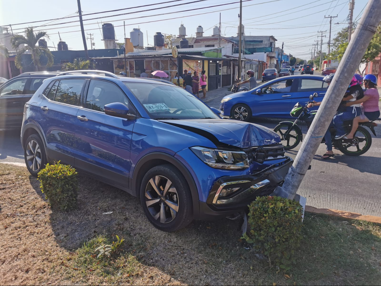 Camioneta sin frenos provoca choque múltiple y deja un lesionado en Ciudad del Carmen