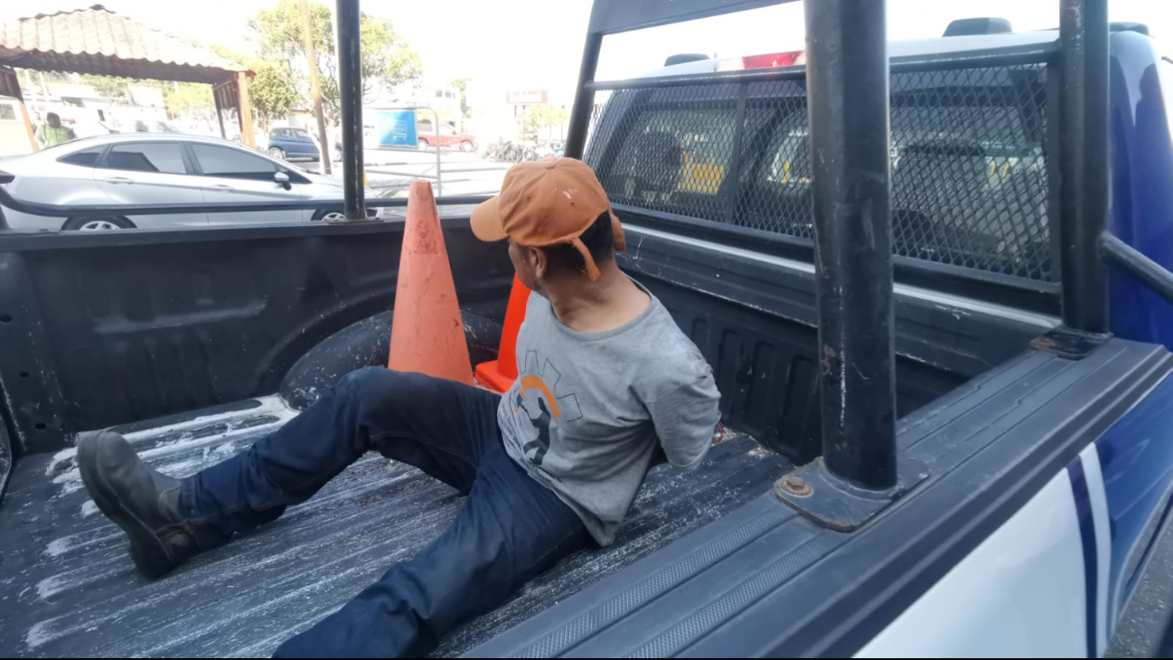Consumió cerveza sin pagarla en área de comedores y fue detenido