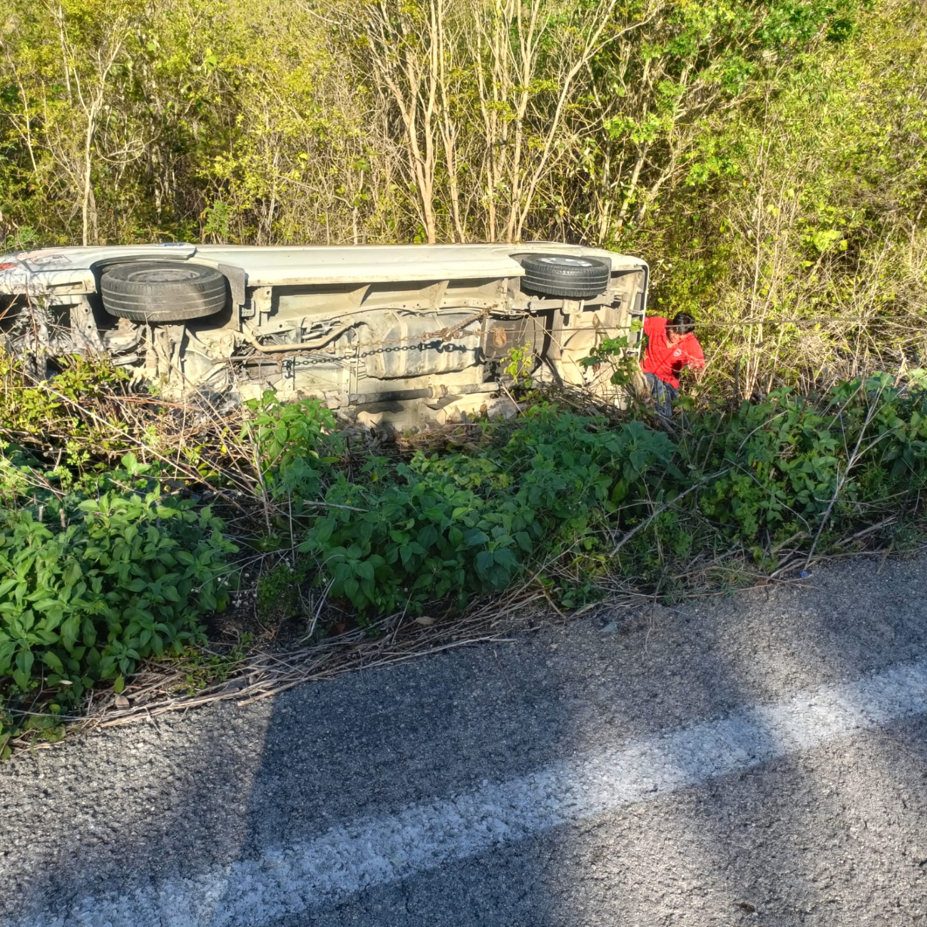 Accidente en carretera Valladolid-Felipe Carrillo Puerto, deja años materiales superiores a los 30 mil pesos
