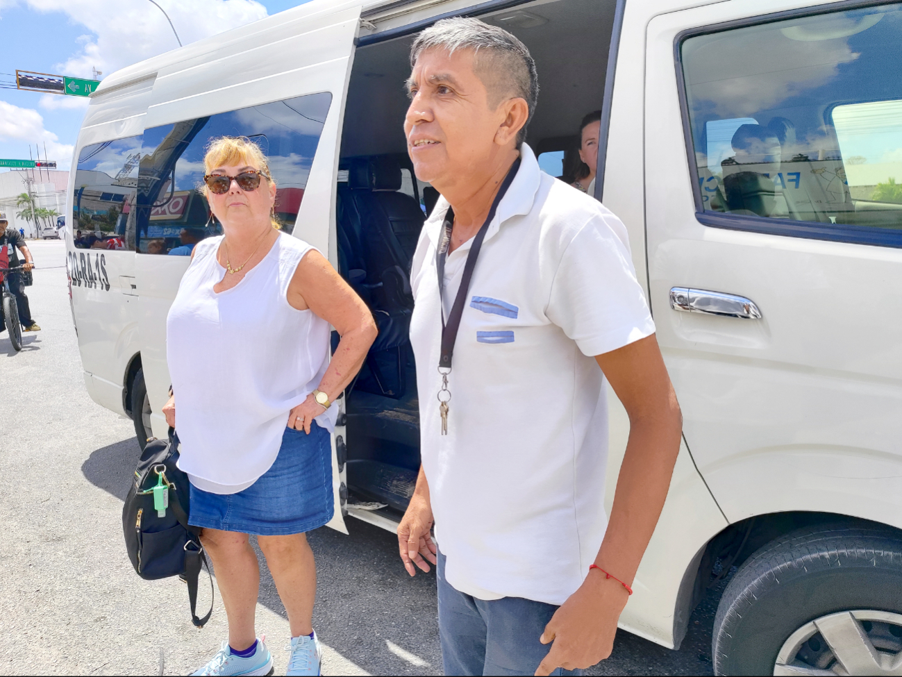 En tres años de realizar esta actividad, el oriundo de Mérida, Yucatán, ha llevado a personas del Reino Unido, Estados Unidos y Corea, entre otros países En tres años de realizar esta actividad, el oriundo de Mérida, Yucatán, ha llevado a personas del Reino Unido, Estados Unidos y Corea, entre otros países